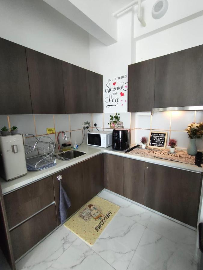 Ammar @ Troika Apartment Кота Бару Екстериор снимка